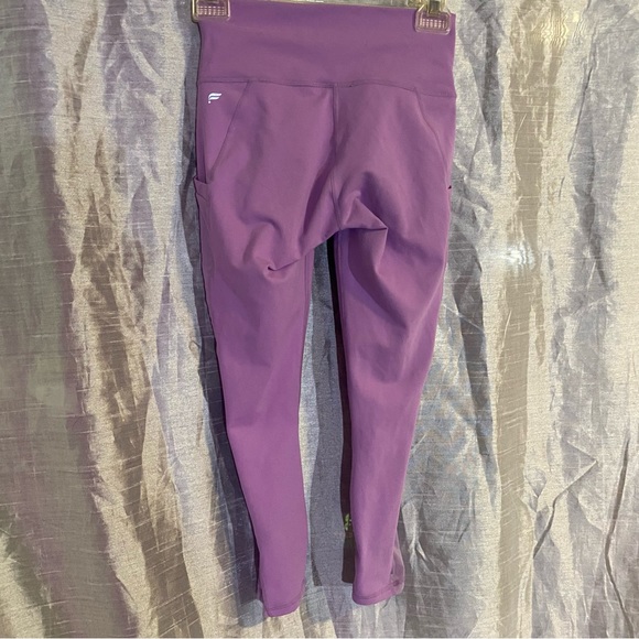 Fabletics SZ XS, 7/8 leggings,Power Hold, high waisted, 3 pockets, GUC, mesh - Picture 14 of 16